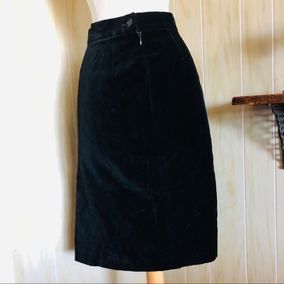 Yves Saint Laurent • Black Velvet Midi Skirt - Picture 3 of 7